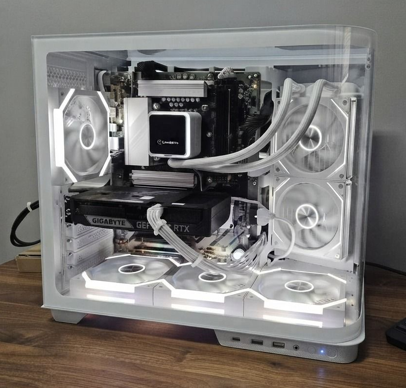 White Desktop Gaming PC